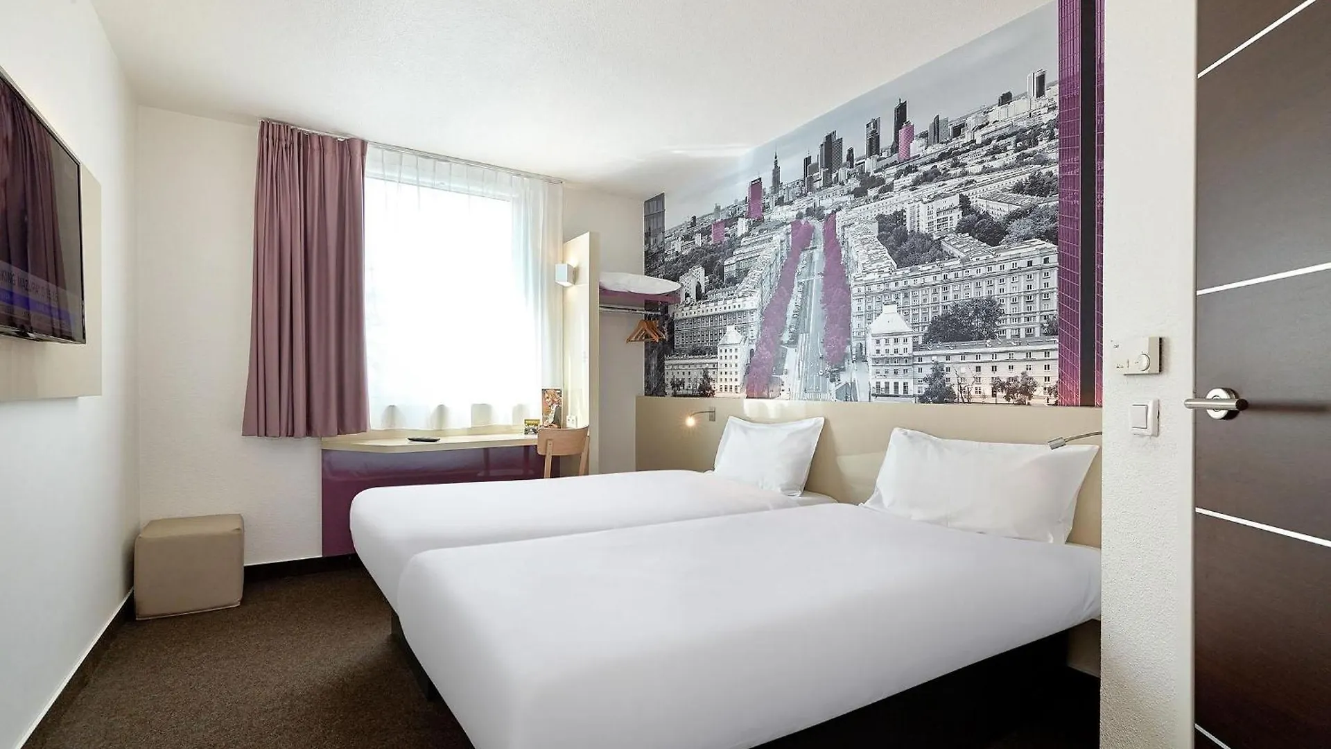 **  B&B Hotel Warszawa-Okecie Polen