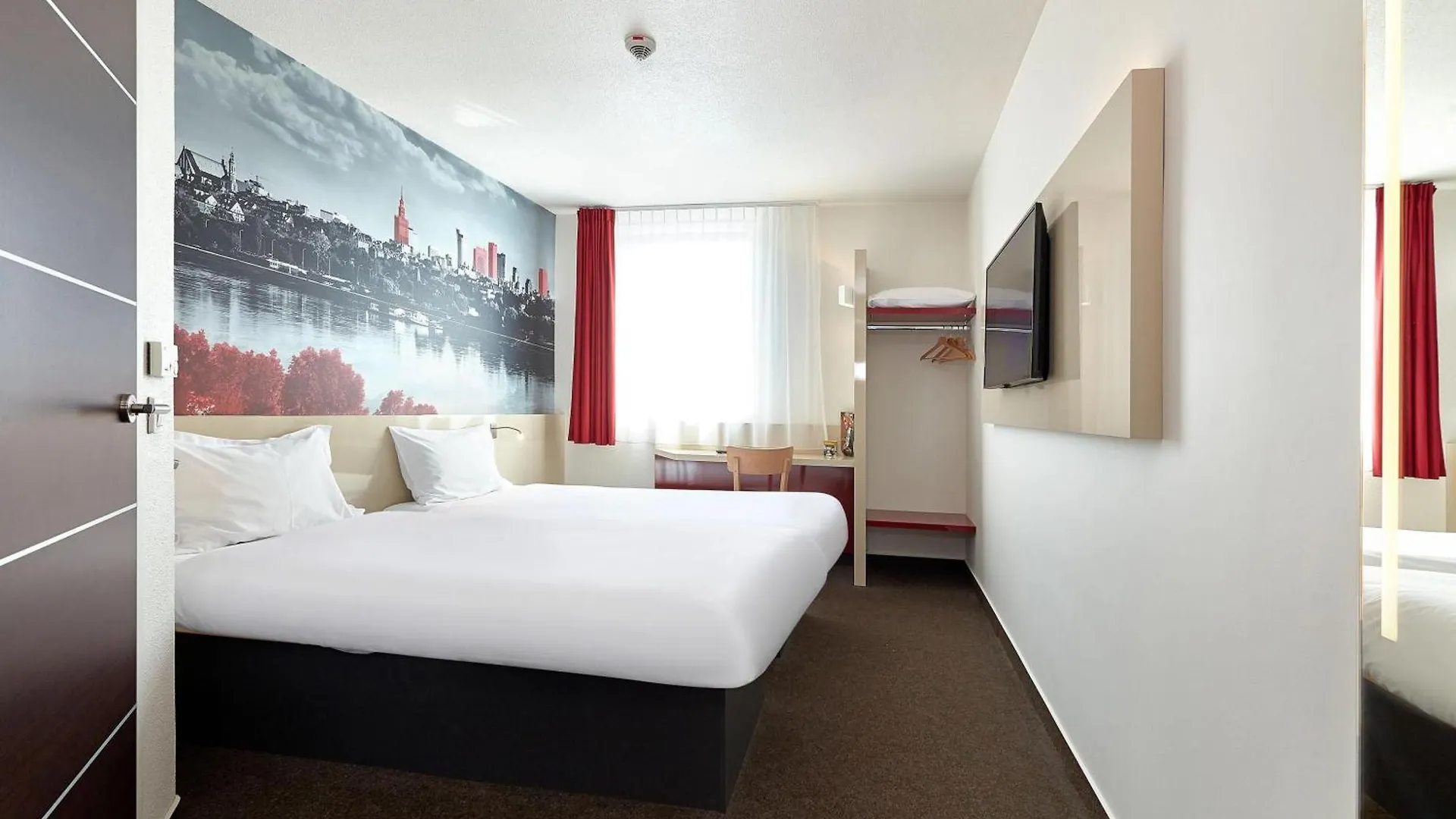 B&B Hotel Warszawa-Okecie 2*, Варшава